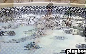 Bath time with petite Asian teen Sowan and babe showed her perfect body