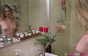 Girlsoutwest, tahlia water play