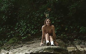 Amateur Girl Seduces In Forest Gets Delicious Ass Fucked