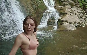 Amateur Girl Seduces In Forest Gets Delicious Ass Fucked