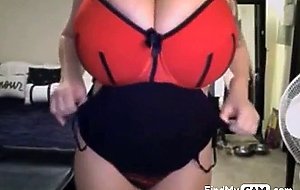 Leanne Crow Shows Her Gorgeous Body On Webcam