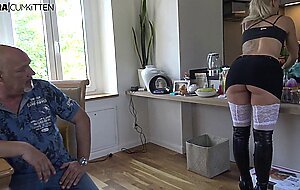 Lara-cumkitten, vollgepumpt mit sperma stiefel bitch g