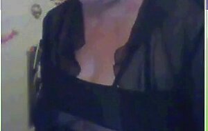 Vieille montre ses seins