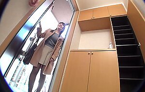 Esdx-002 a single 30-year-old woman with huge breast