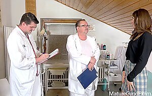 Maturegynoexam, filiya