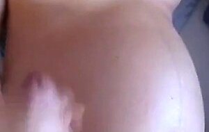 gravid hustru handjob