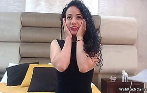 Mature Latina masturbtes in bed on webcam show