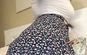 Amateur Babe Shows Off Her Sweet Pussy
