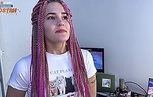 Remlic, spilleren var glad for sejren og suttede min store pik. sa gav hun sig selv til...