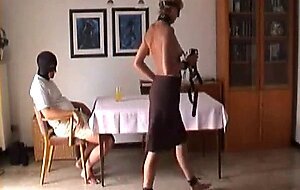 Deutsche Sklavin Clarissa: Amateur-BDSM mit einer MILF