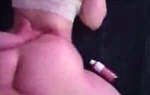 Teen mit perfektem arsch wird hart doggystyle gefickt