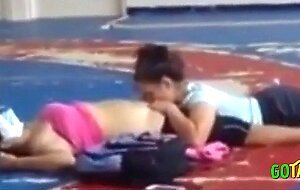 Deux Coquines: Surprise au Gymnase - French Amateur Video