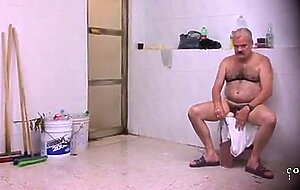 Big-Cock Daddy in a Public Bath Video