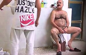 Big-Cock Daddy in a Public Bath Video