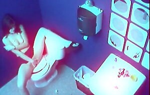 Exhibitionist chick masturbates solo