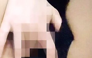 [Amateur video] Masturbation by inserting my hand through the gap in the pants hearts Even if I put