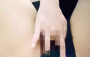 [Amateur video] Masturbation by inserting my hand through the gap in the pants hearts Even if I put