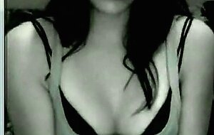 Boobs show on wecam050105