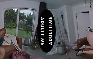 UP CLOSE VR - You Watch Your Old...
