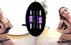 - Ellen Betsy - Hot Busty Babe in Tight Shorts