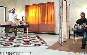 Leya Falcon gets fucked by her masseuse - Brazzers