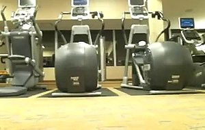 Girl fucking her ass in the gym and gets busted