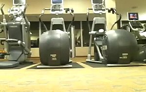 Girl fucking her ass in the gym and gets busted