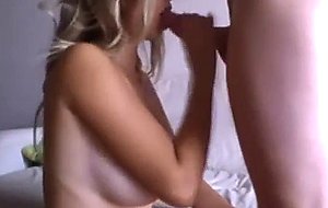 Sex vor der webcam sweet blondine macht oral-sex