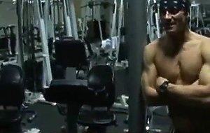 Amateur brunette chick at the gym gets her pussy fucked