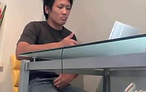 A straight japanese guy jerks off on his laptop
