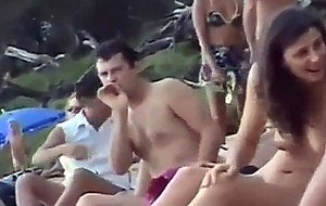 Minitas nudistas locas mostrando sus conchitas peludas