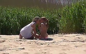 Fc0ad gf talks girl into having threesome in public