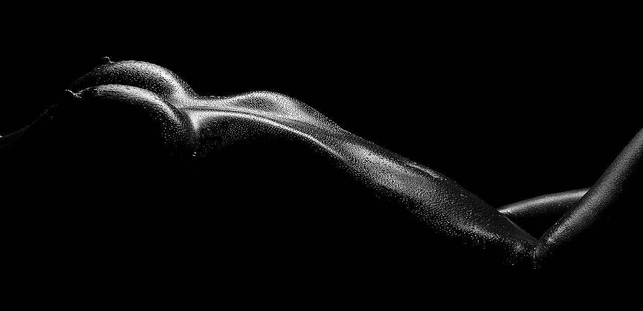 Glamorous Babe Vixy Boobs Exposing Her Incredible Big Tits In The Dark Big-Tits, Close-Up, Glamour, Nipples, Oiled