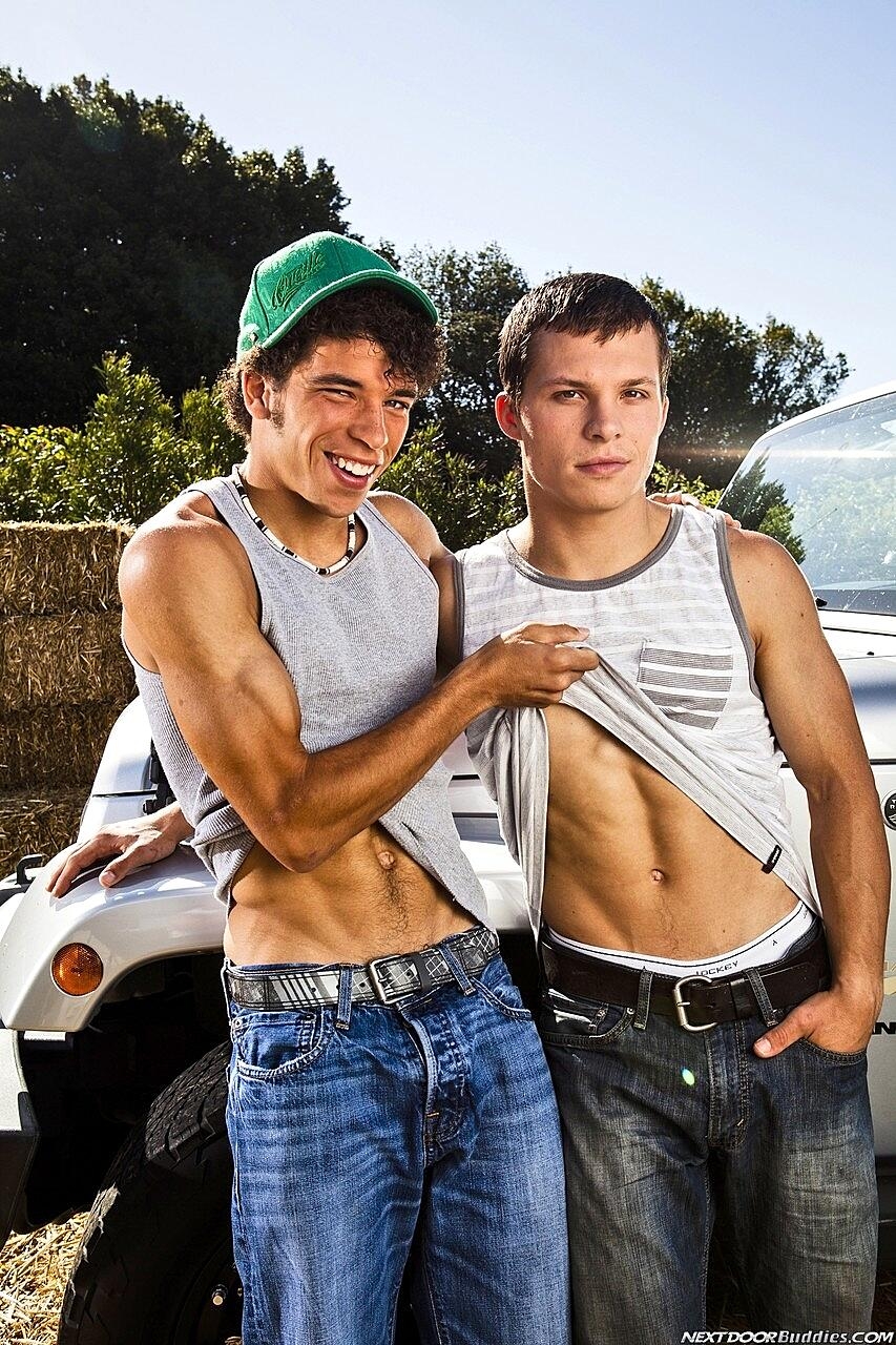 Amateur Gay Men Austin Merrick & Chad Logan Have Hardcore Anal Sex Outdoors Gay