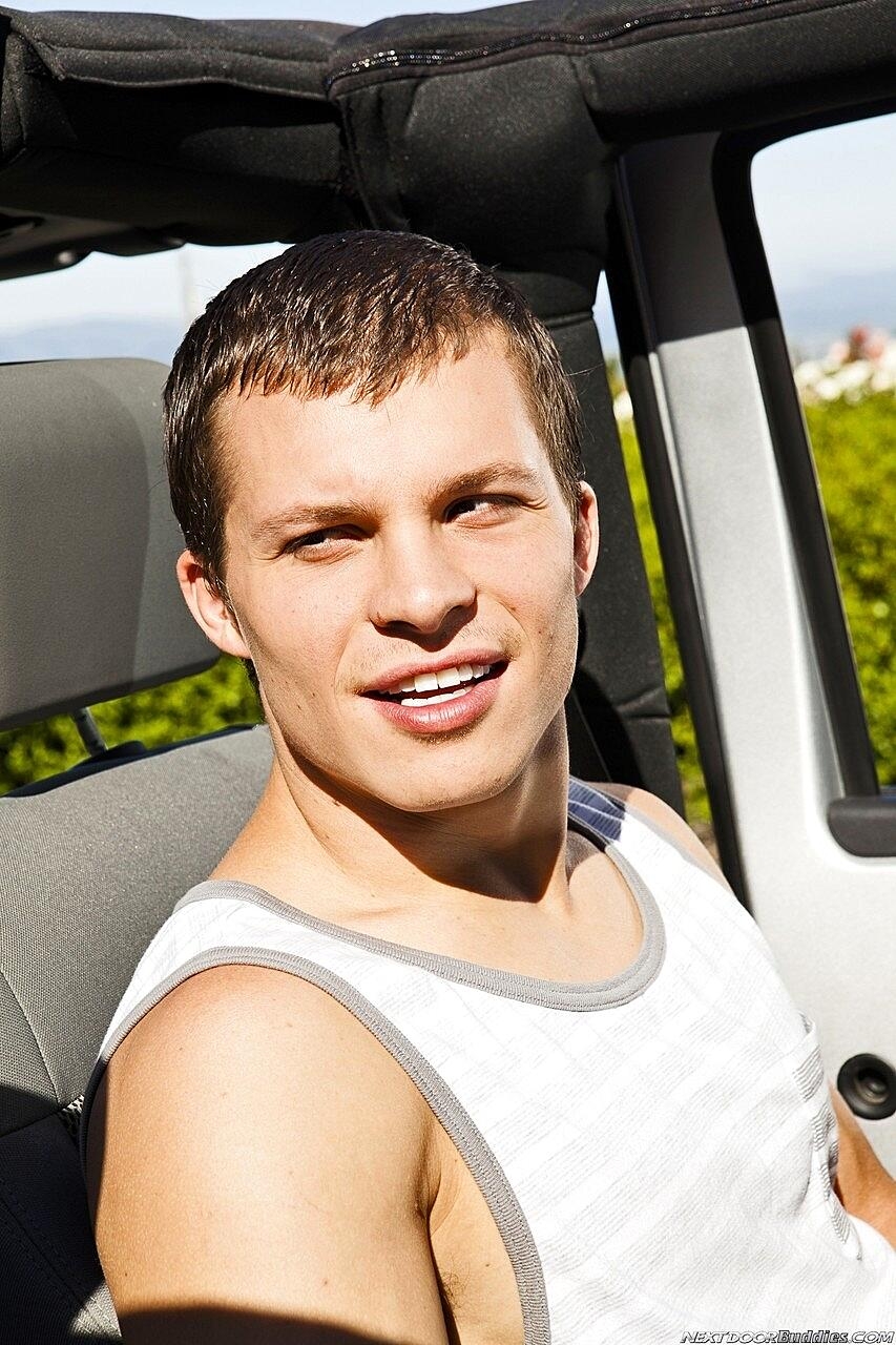 Amateur Gay Men Austin Merrick & Chad Logan Have Hardcore Anal Sex Outdoors Gay