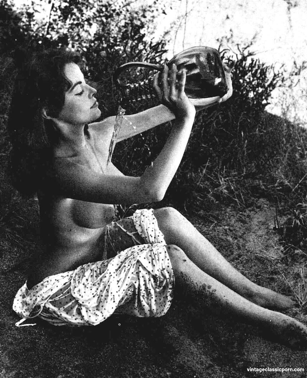 Gorgeous Vintage Model Diane Webber Poses Naked And Teases With Her Big Tits Retro, Vintage, Vintage-Classic