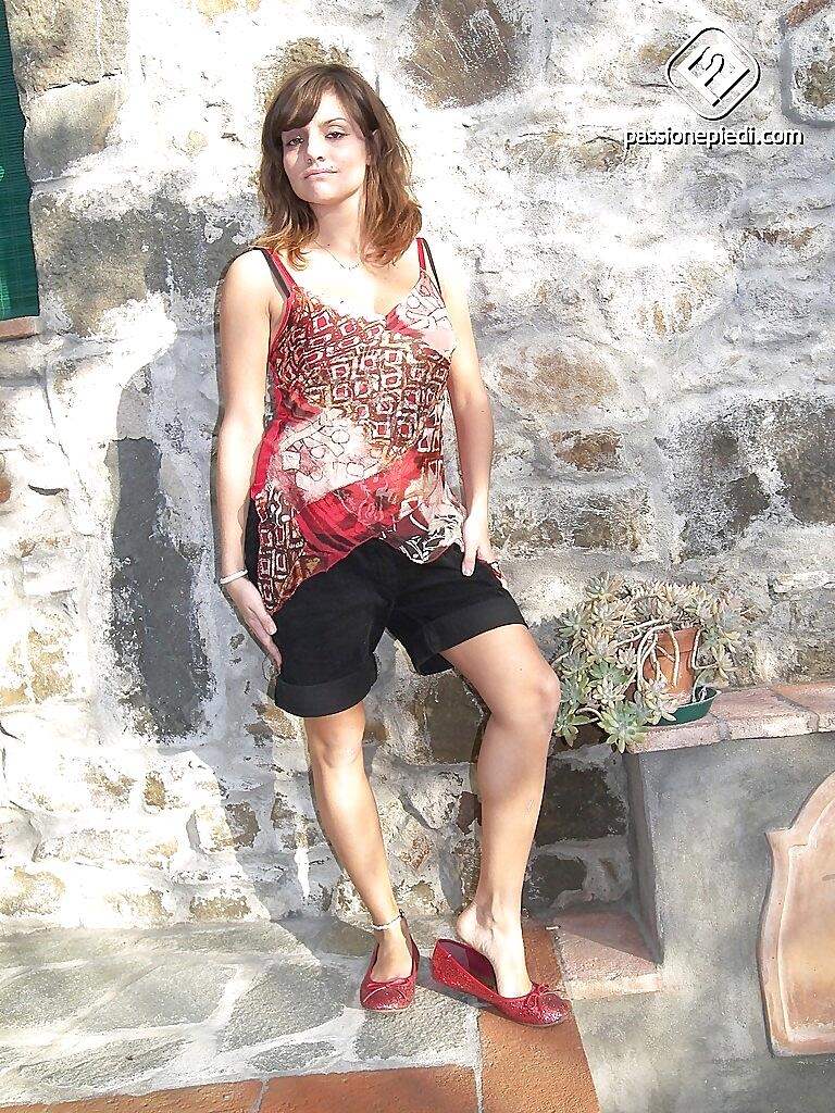 Outdoor photoshoot with the best girl Ann Aluce and her sexy feet