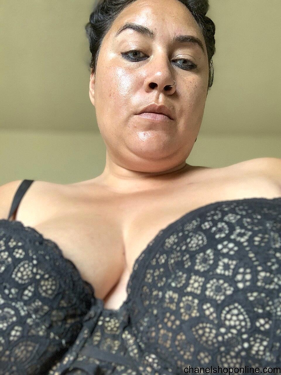 Angry Mature Woman Poses In Her Bra And Shows Her Sexy Cleavage Amateur, Big-Tits, Brunette, Mature