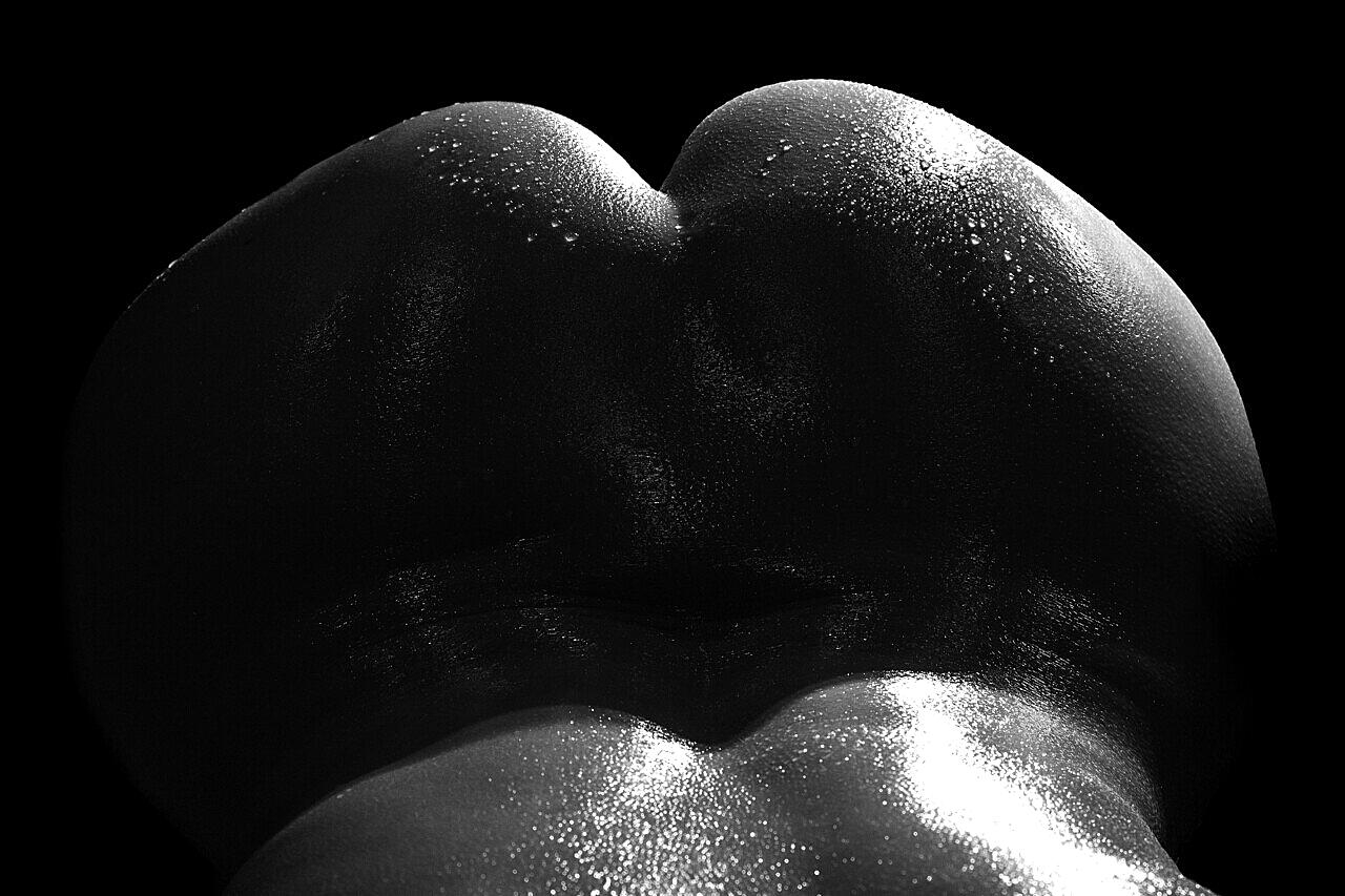 Naked cam babe Brittany Saucier shows her stunning bodyscapes