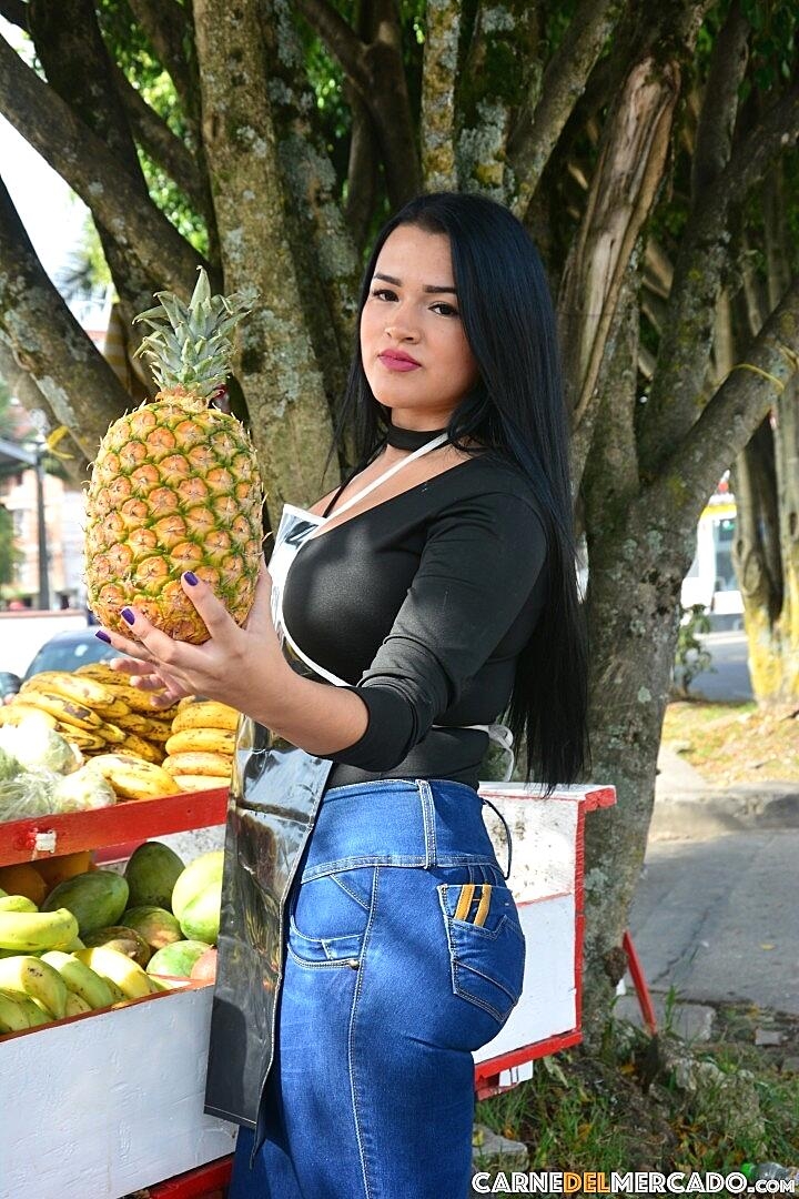 Amateur Colombian Chick With Huge Fatty Ass & Big Tits Squats Nude To Spread, Alex Moreno , Maria D Amateur, Latina, Outdoor, Pretty, Sexy