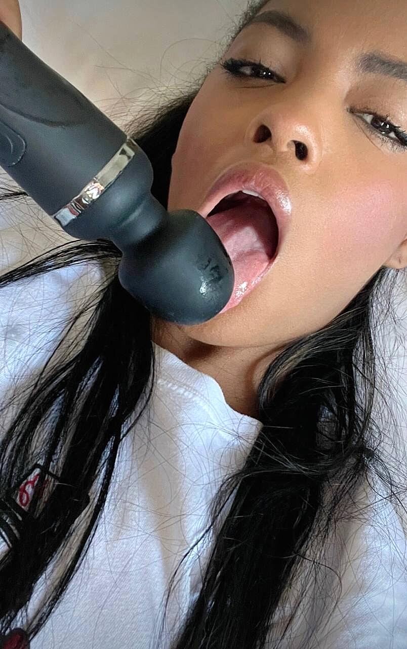 Sexy Amateur Sofi Vega Exposes Her Fat Ass And Toys Her Juicy Pussy Ass, Chubby, Colombian, Latina, Thick