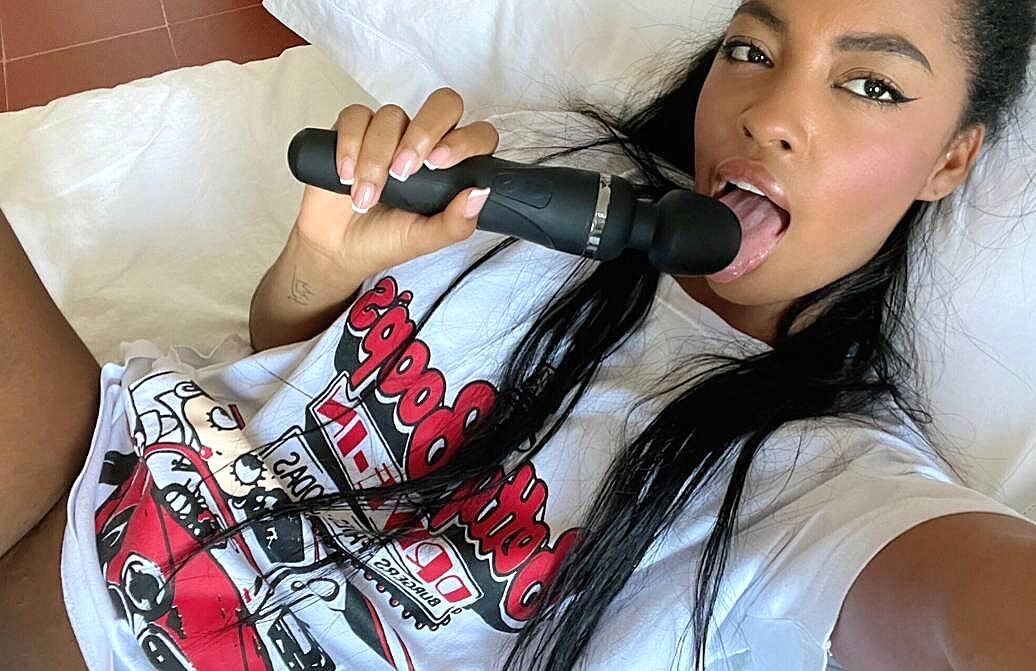 Sexy Amateur Sofi Vega Exposes Her Fat Ass And Toys Her Juicy Pussy Ass, Chubby, Colombian, Latina, Thick